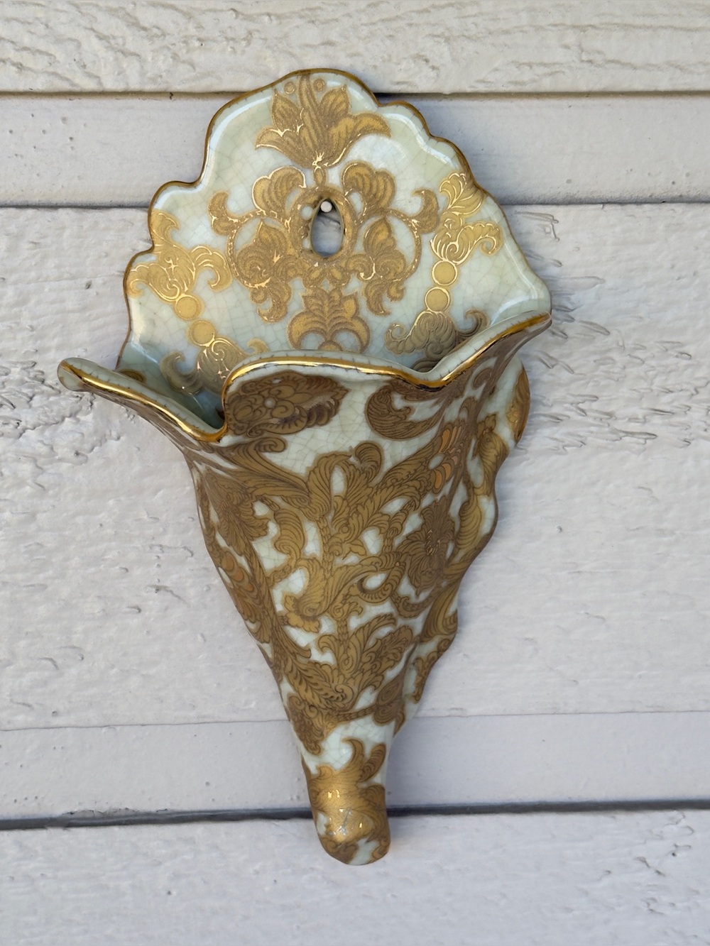 Chinese Porcelain Wall Pocket Vase, Gold and White Palace Vase Scalloped Edge